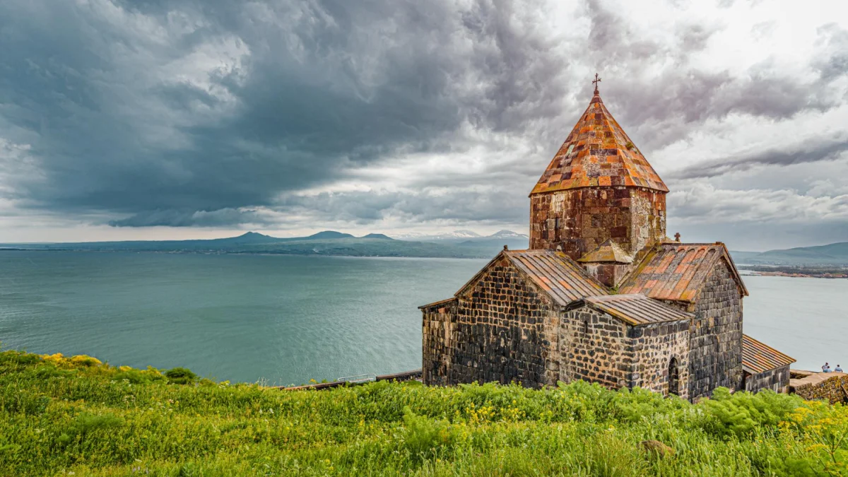 Высокогорное озеро Севан