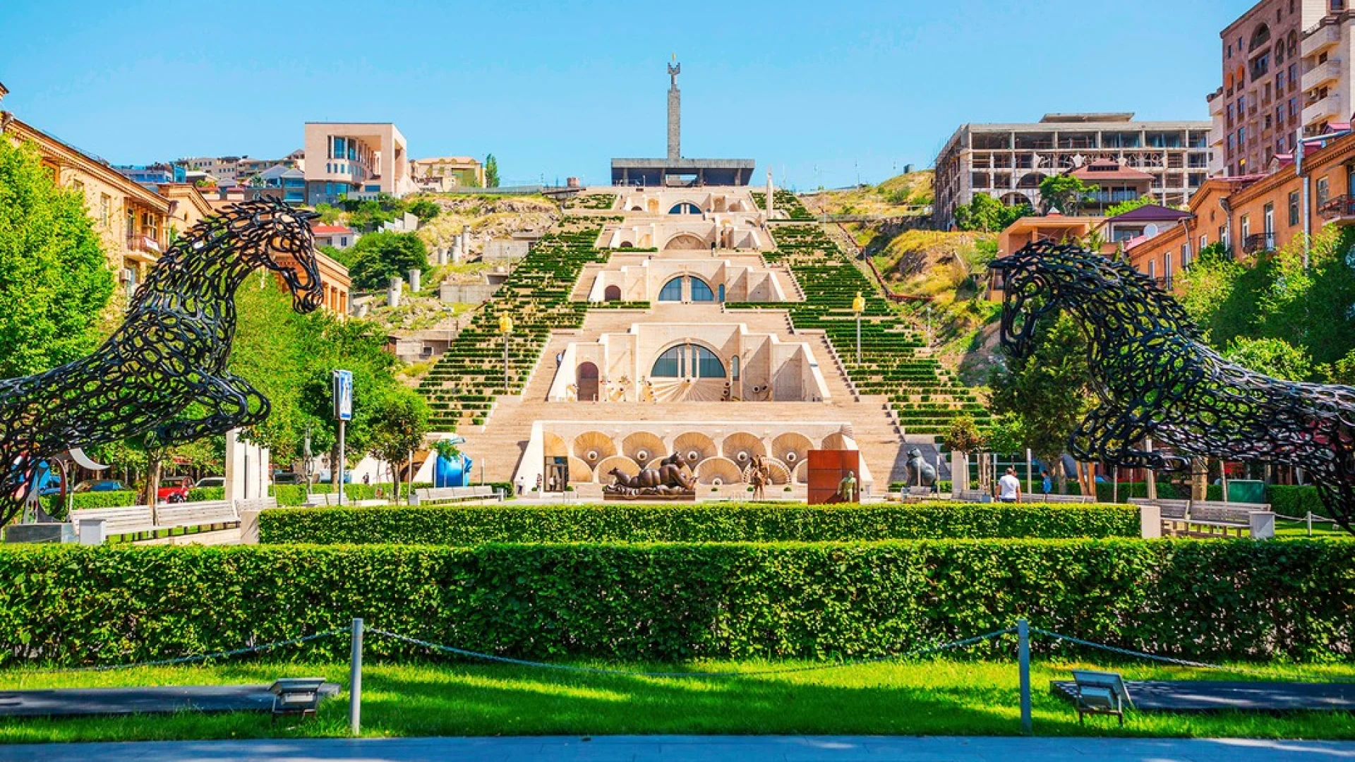 Вечно молодой Ереван!